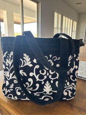 thirty-one Black and White Damask Tote